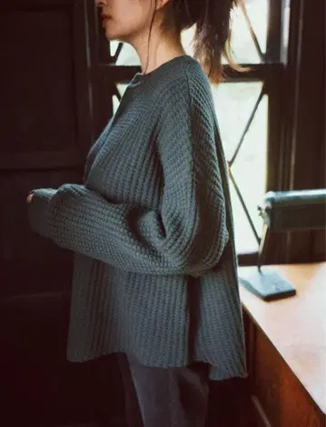 다크 그린 버튼 니트 스웨터