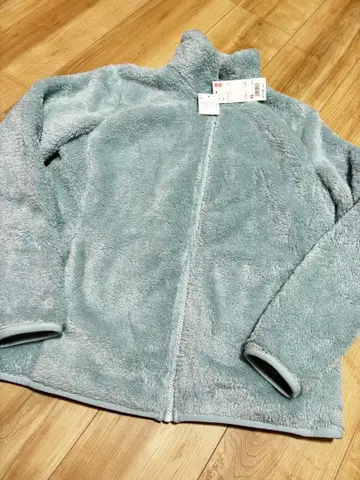 새상품. 유니클로 플러피 플리스 풀집 재킷