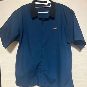 Dickies 네이비 반팔 셔츠 대비 옷깃