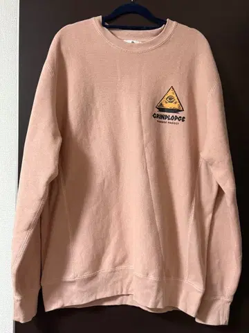 GRINDLODGE 맨투맨