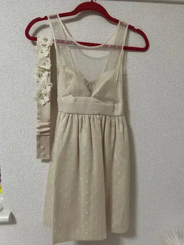 WILLSELECTION 베이지 도트 무늬 슬리브리스 원피스