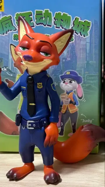 TOPTOY 닉 경관 피규어