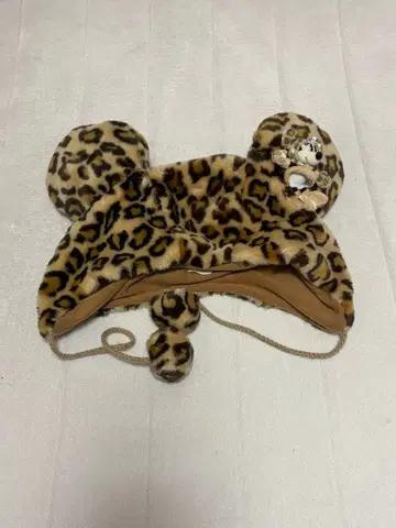 레오파드 무늬 팬캡