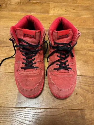 THRASHER 레드 하이컷 스니커즈