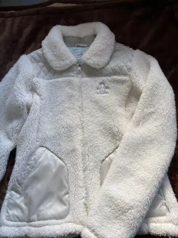 맨싱웨어 화이트 퍼 자켓 자수 포함 M