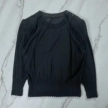 [ 세일 중 ] 플리츠 블라우스 모드 세련된 블랙 시어 일본제