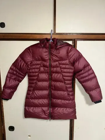 THE NORTH FACE 와인 레드 다운 자켓