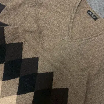 이탈리아제 니트 아가일 무늬 V넥 고급 클래식