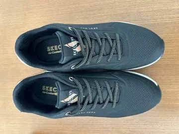 SKECHERS 블랙 스니커즈
