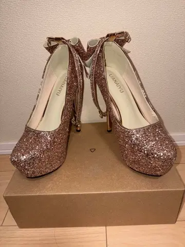 글리터 리본 포함 하이힐 펌프스