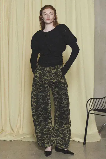 Flower Camouflage Curve Pant 메조스페
