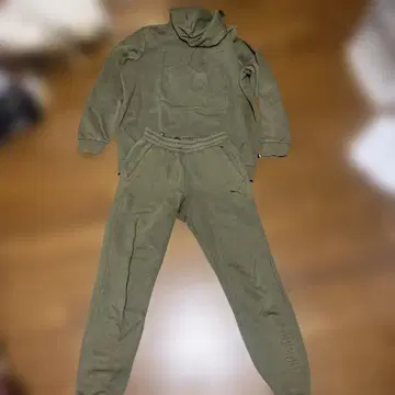 PUMA 올리브 그린 맨투맨 세트