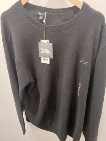새상품 KAWS x UNIQLO 카우스 윈터 캐시미어 스웨터 XL 블랙