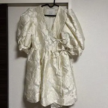 Sister Jane 화이트 장미 미니 원피스