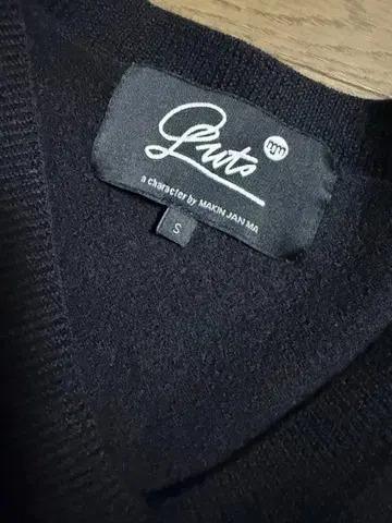 Lui's 브이넥 스웨터 S 사이즈 블랙