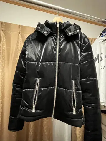 블랙 다운 자켓 후드 부착