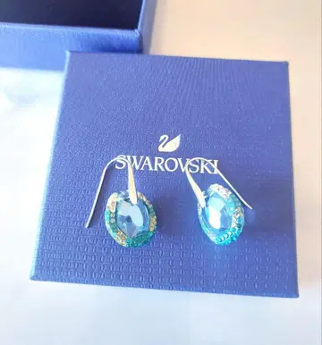 거의 새상품 SWAROVSKI Hyacinth 드롭 귀걸이 스와로브스키