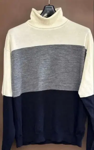 터틀넥 니트 스웨터