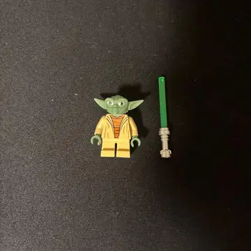 레고 스타워즈 요다 미니 피규어와 라이트세이버