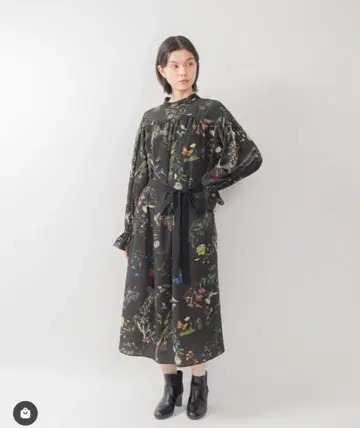 이번 시즌 로이스크레용 자수 원피스