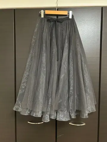 la belle Etude 그레이 볼륨 플레어 스커트