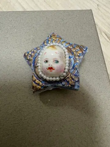 타카베 미나 브로치