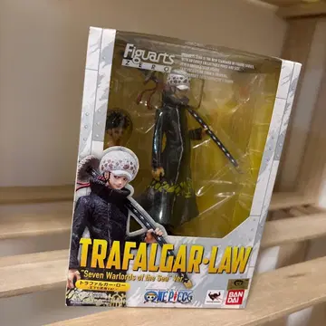 피규아츠 ZERO 원피스 트라팔가 로 - 왕하 칠무해 Ver -