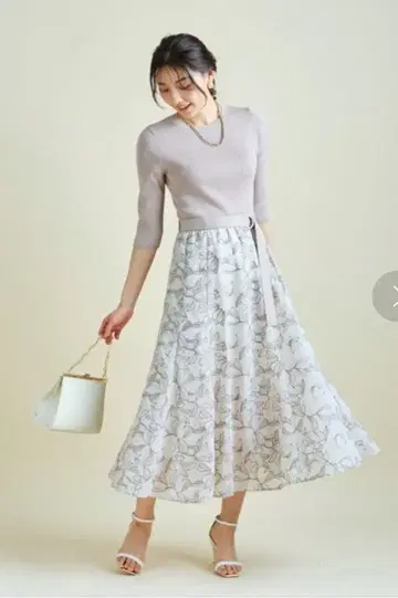 미사용 새상품 택 포함 JUSGLITTY 자수 플라워 도킹 원피스