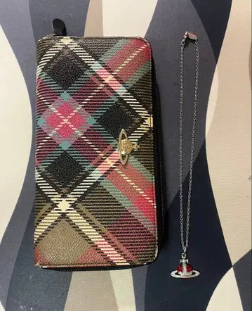 체크 무늬 장지갑과 하트 펜던트 세트