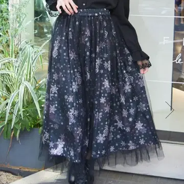 axes femme 스노우 로즈 스커트 블랙 눈 장미 kawaii