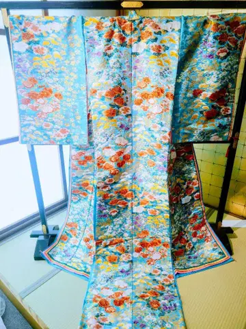 파란색 꽃무늬 기모노 실크제 자수 포함