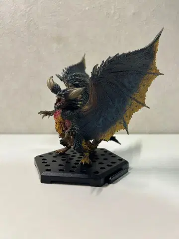 몬스터 헌터 네르기간테 피규어