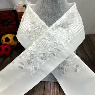 예복 등에 빽빽한 자수의 화려한 장식용 깃 일본제 새상품