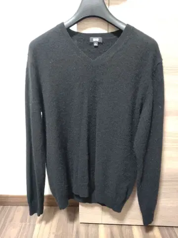 유니클로 캐시미어 스웨터 V넥