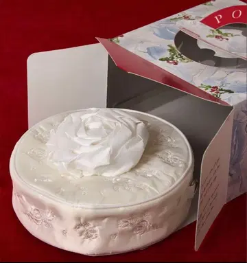 Poppy Rose cream cake bag