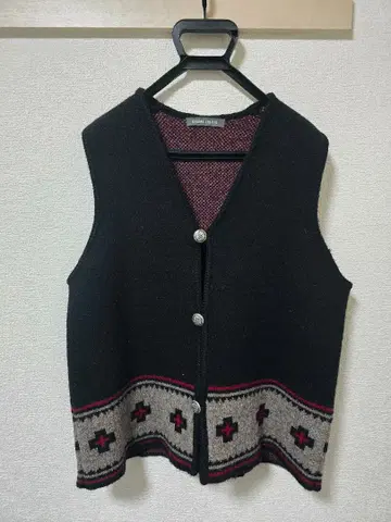 BEAMS LIGHTS 네이티브 무늬 자카드 베스트