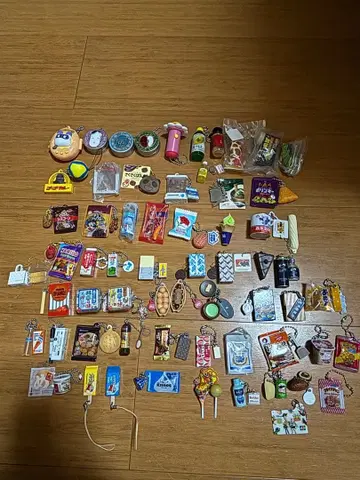 캡슐 토이 미니어처 키링 세트 65개