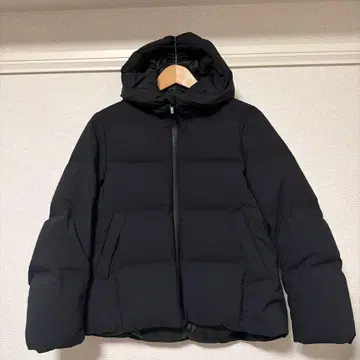 유니클로 여성용 심리스 다운 파카 S 사이즈