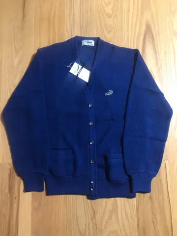 크로커다일 울 100% 가디건 [ 미사용 새상품 ]