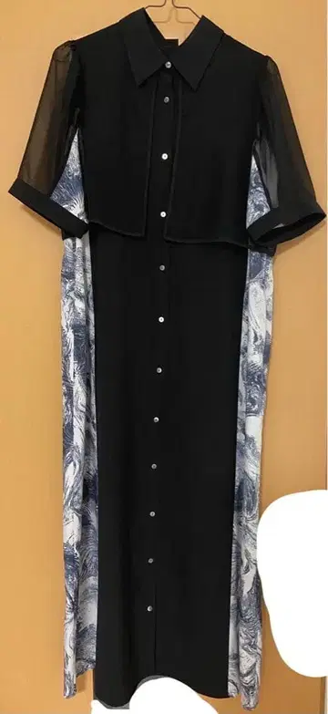 HARE 시어 패턴 절개 원피스