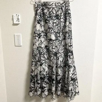 snidel 커팅 레이스 머메이드 스커트