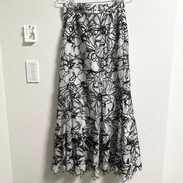 snidel 커팅 레이스 머메이드 스커트