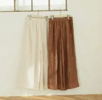 amr. 플라워 자수 팬츠 [ 가격 인하 가능 ]