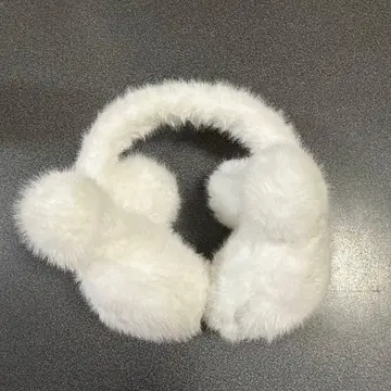 디즈니 화이트 퍼 귀도리