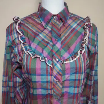 프릴 달린 체크 무늬 긴팔 셔츠