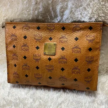 MCM 세컨드 백 클러치백 골드 금장 장식