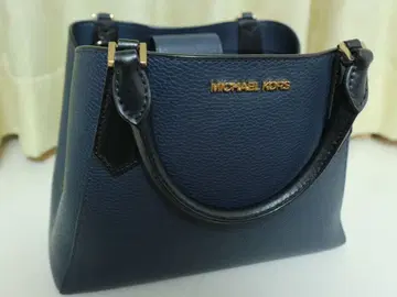 MICHAEL KORS 네이비 핸드백