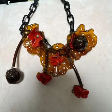 유니크한 아트 스타일 목걸이