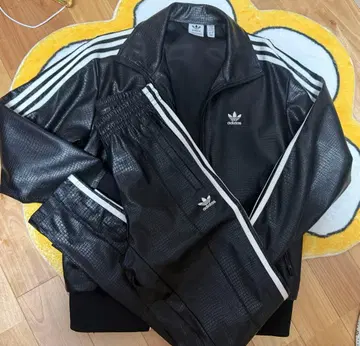 adidas 블랙 자켓과 팬츠 세트