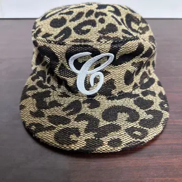 6 크레용 레오파드 캡